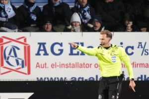 Mikkel Redder peger på pletten.