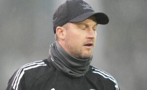 Neestrup med lukket øjne