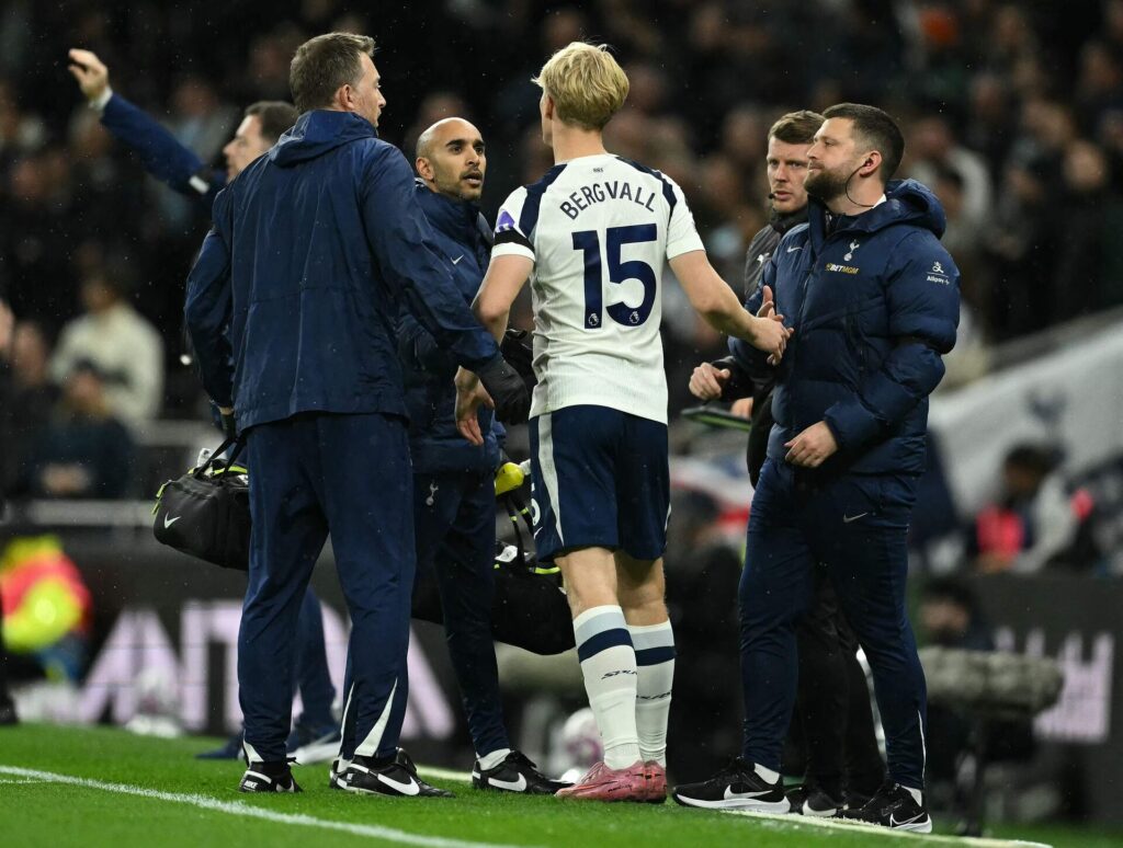 Lucas Bergvall bliver skiftet ud for Tottenham