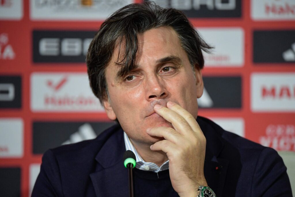 Vincenzo Montella på et pressemøde.