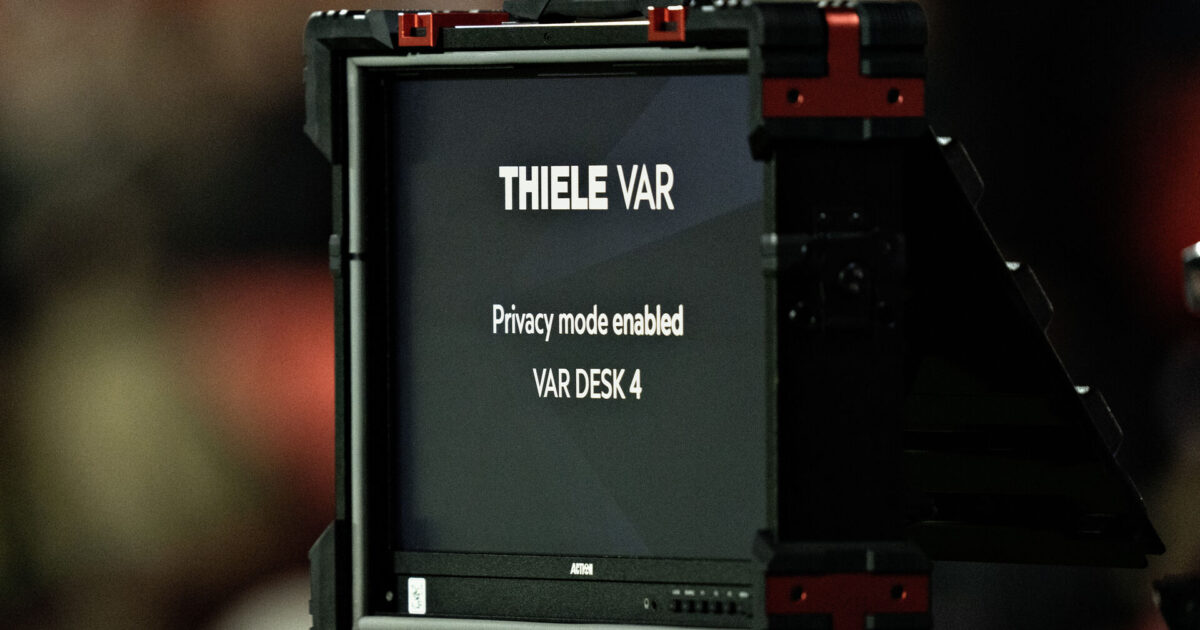 VAR??? Ordbogen optager nye fodboldord Foto: Henning Bagger/Ritzau Scanpix