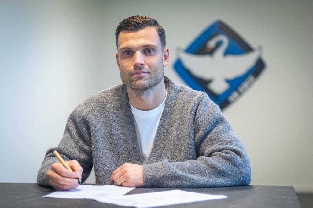 Tobias Thomsen skriver under med HB Køge.
