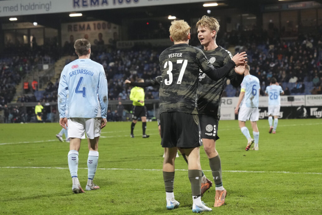 Vester og Jørgensen jubler efter scoring.