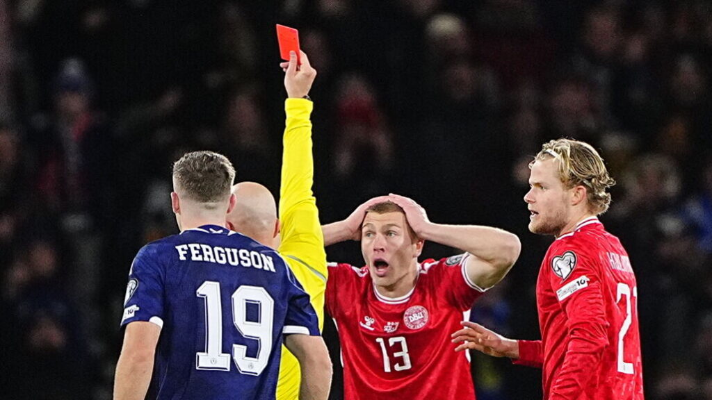 Rasmus Nissen Kristensen reagerer efter rødt kort på Hampden Park mod Skotland.