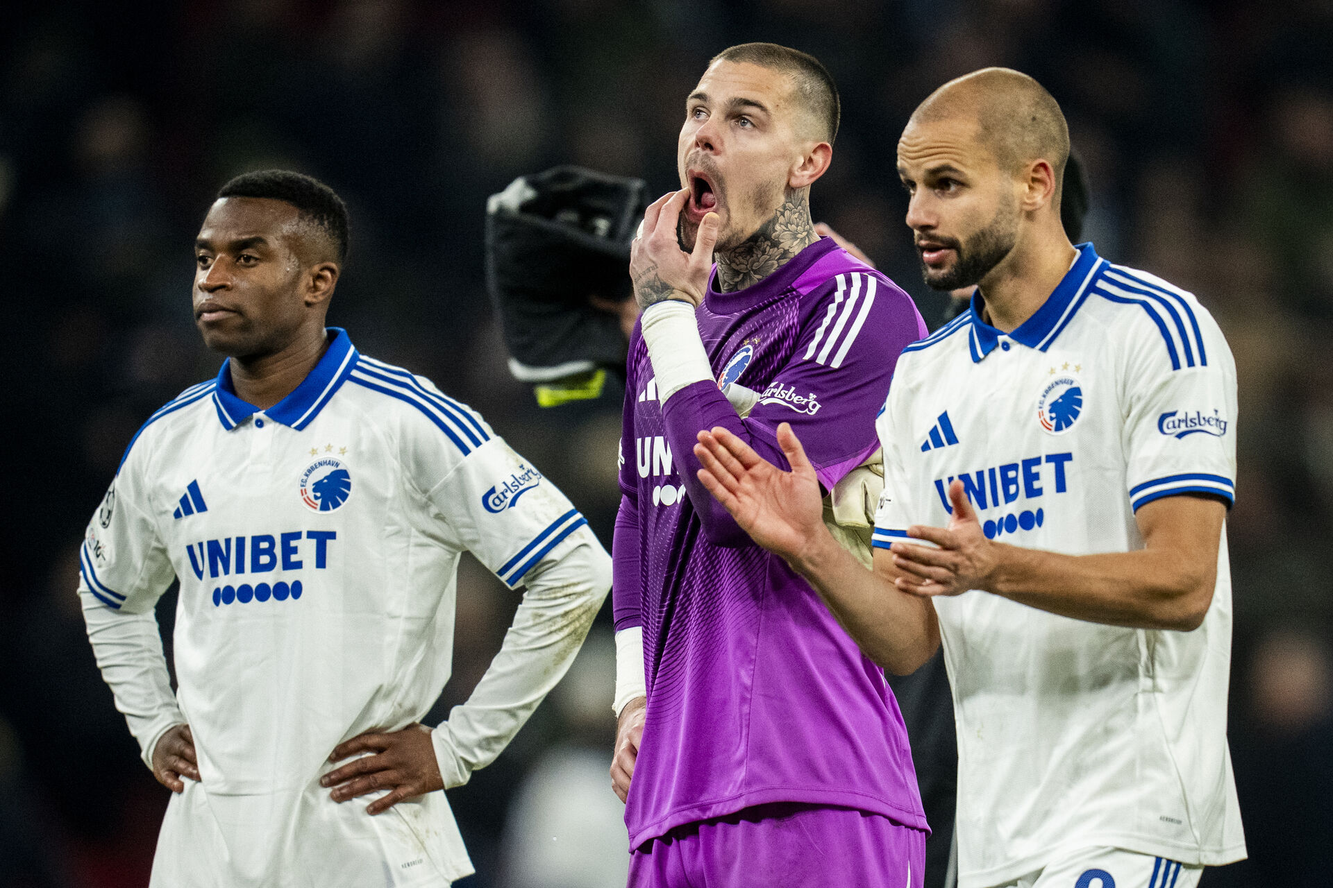 Nyt kæmpekoks: FCK-spillere bakker Kotarski op foto