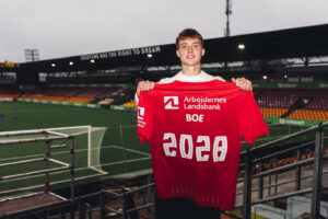 Hjalte Boe RAsmussen med FCN's trøje