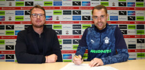 Tonda Eckert skriver under med Southampton.