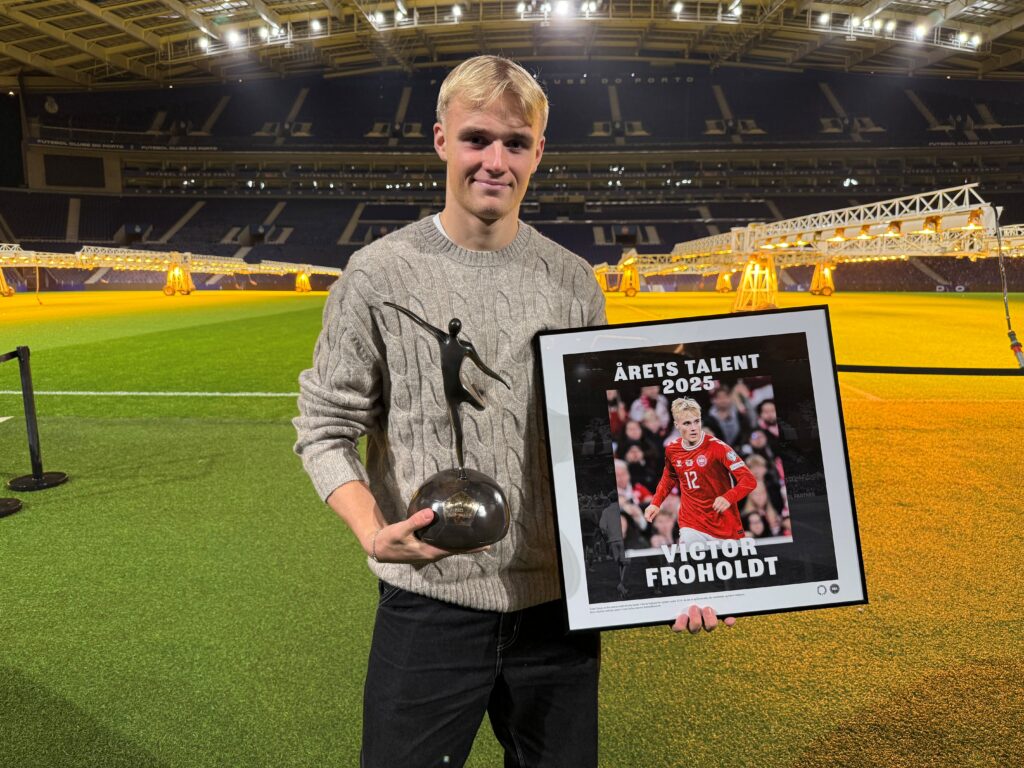 Victor Froholdt med prisen som årets talent.