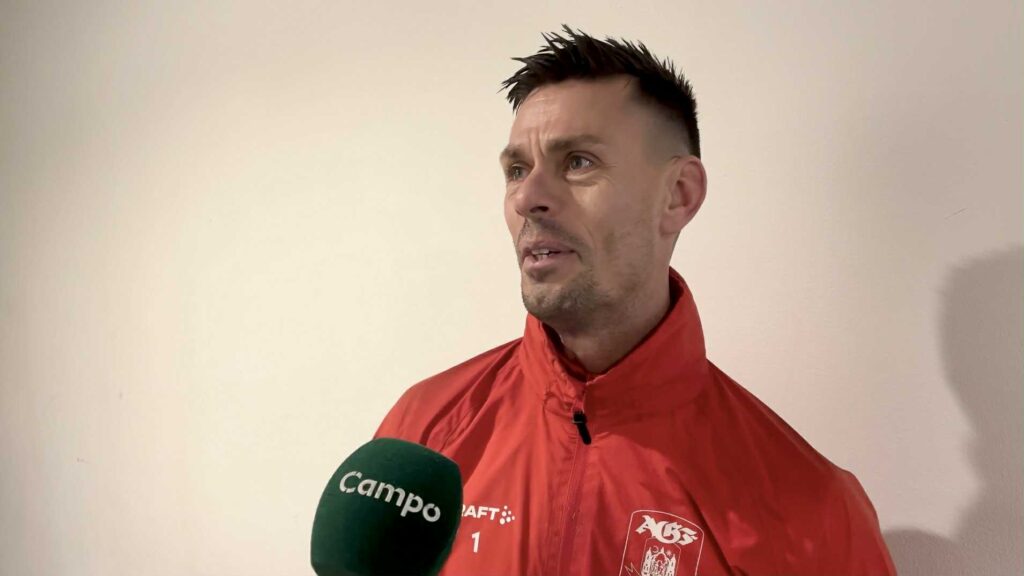 Jesper Hansen interviewes efter AGF-træning på Fredensvang.