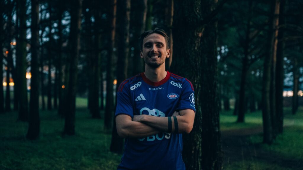 Lucas Haren i Vålerenga-trøjen