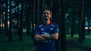 Lucas Haren i Vålerenga-trøjen