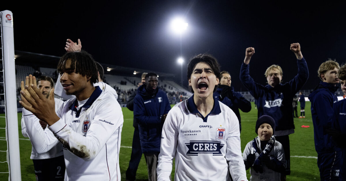 Landsholdskifte? Træner prøver at overtale AGF’er Foto: Bo Amstrup/Ritzau Scanpix