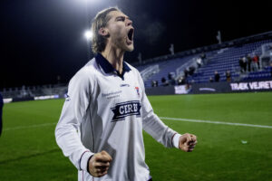 Felix Beijmo jubler ud mod AGF's fans.