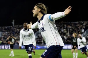 Felix Beijmo jubler efter sin scoring mod OB.