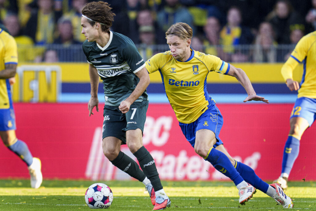 Kristian Arnstad og Daniel Wass i aktion. Superliga: Brøndby IF - AGF