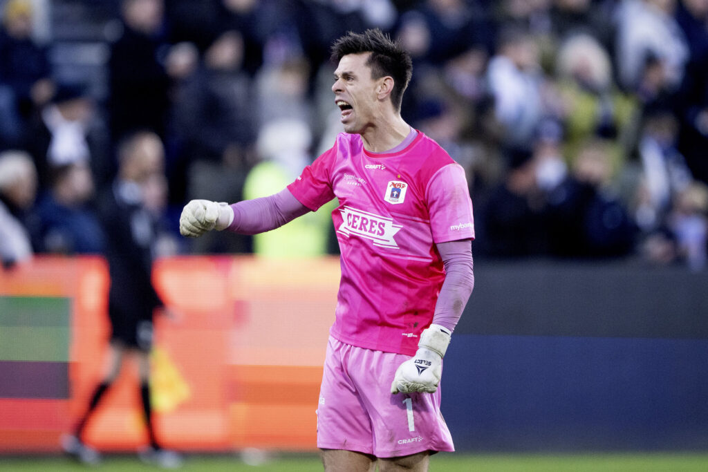 Jesper Hansen knytter næven under en kamp for AGF