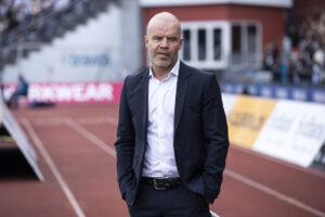 Stig Inge Bjørnebye med hænderne i lommerne