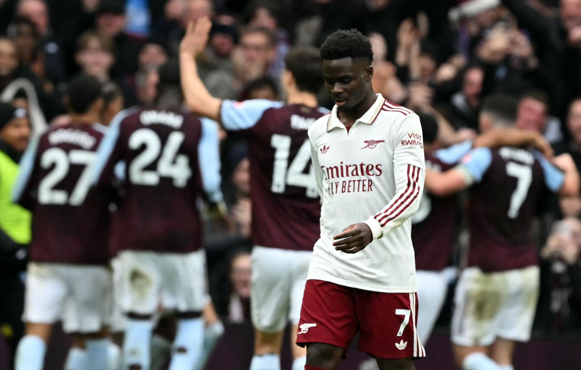 Arsenal glider i bananskrald: Taber i overtiden foto