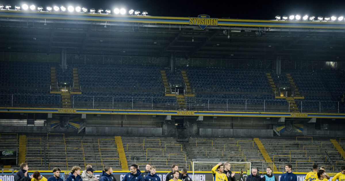 Roser holdkammerat i Brøndby: En inspiration for alle unge Foto: Mads Claus Rasmussen/Ritzau Scanpix