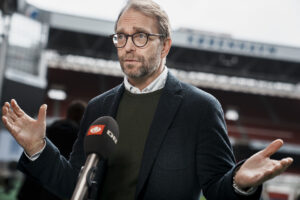 Ole Palmå slår hænderne ud til siden.