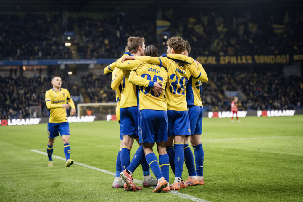 Brøndby-spillerne jubler.
