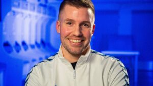 Even Sel med en blå baggrund præsenteres som ny cheftræner i norske Sarpsborg.