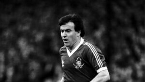 Nottingham Forests John Henderson i aktion for klubben.