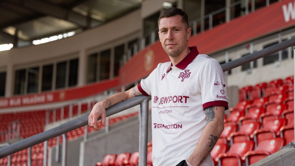 Lukas Lerager bliver præsenteret i Widzew Lodz