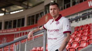 Lukas Lerager bliver præsenteret i Widzew Lodz