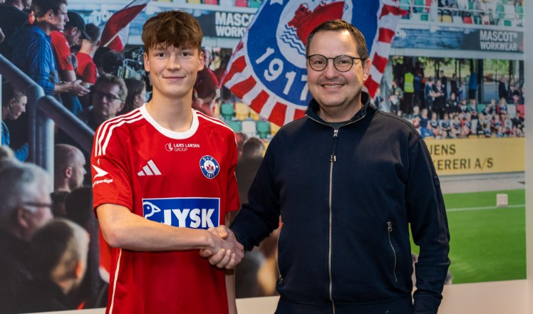 William Kirk får forlænger sin aftale i Silkeborg IF.