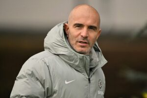 Enzo Maresca ankommer til træning i Chelsea