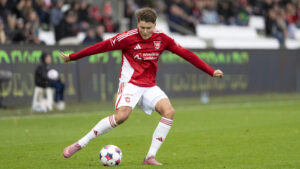 Christian Gammelgaard spiller bolden