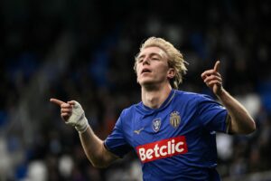 Mika Biereth jubler efter søndagens første scoring.