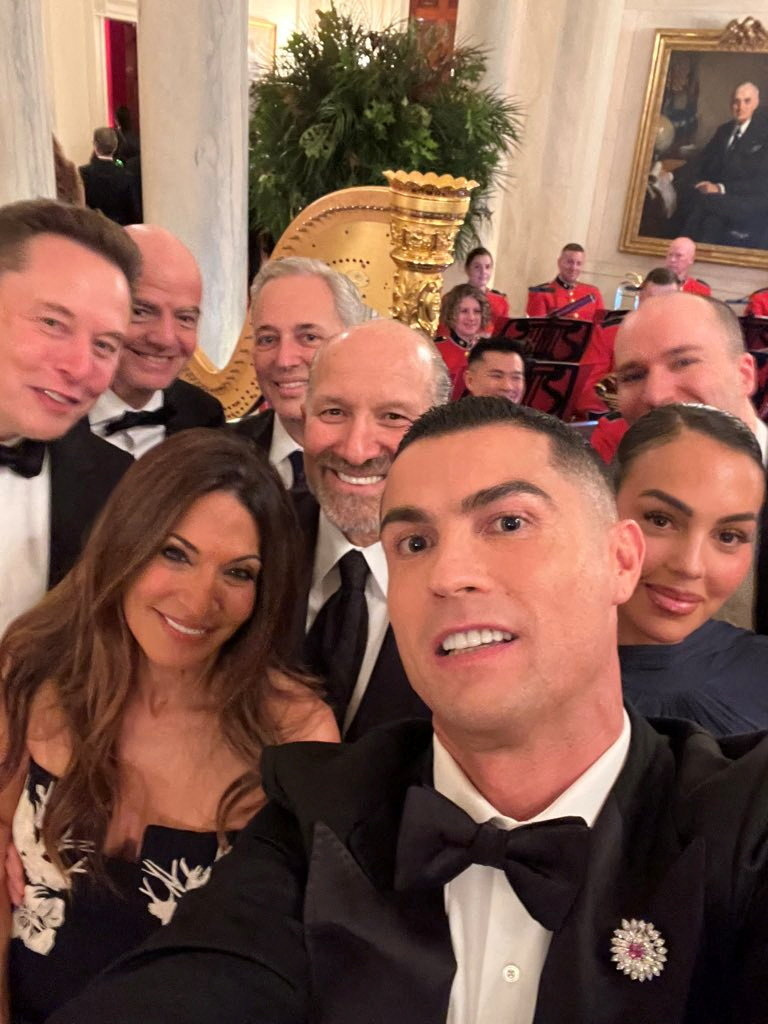 cristiano-ronaldo-gianni-infantino-fifa