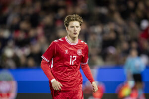 August Priske i kamp for Danmarks U21-landshold.