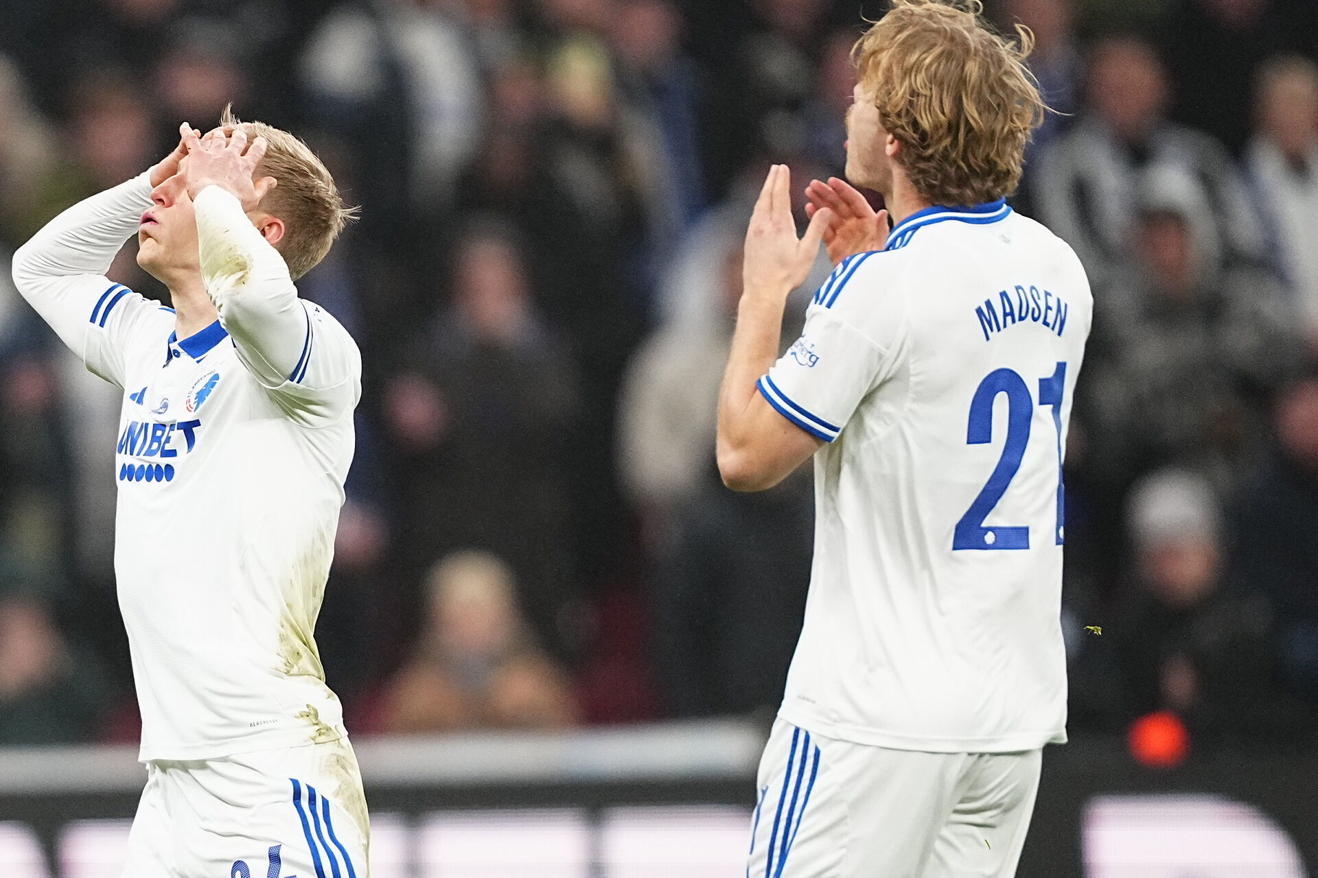 Se billederne: FCK-fans raser efter ny fadæse i Parken foto