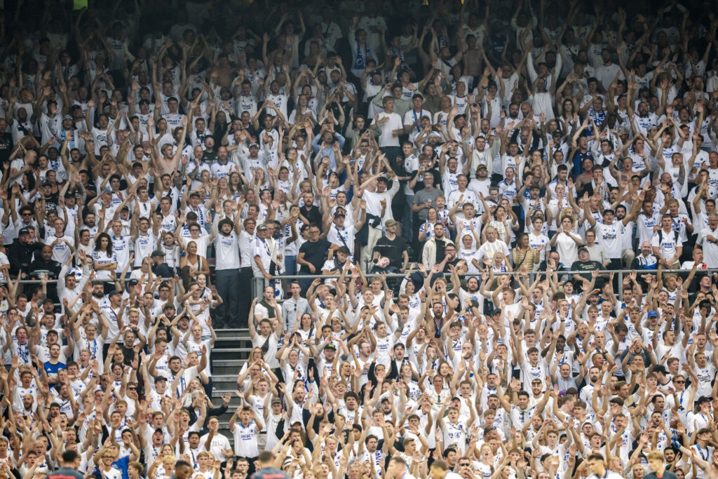 Mange FCK-fans klapper