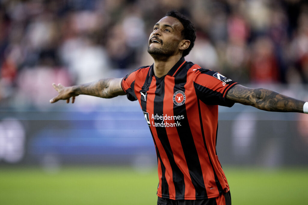 Junior Brumado fejrer scoring for FC Midtjylland.