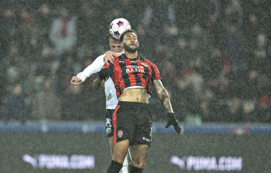 Junior Brumado i en hovedstødsduel