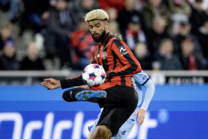 Philip Billing dribler med bolden.