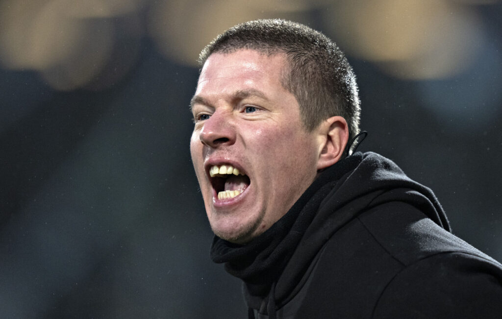 Mike Tullberg råber under en kamp for FC Midtjylland