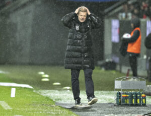 Jens Fønsskov Olsen med hænderne på hovedet.
