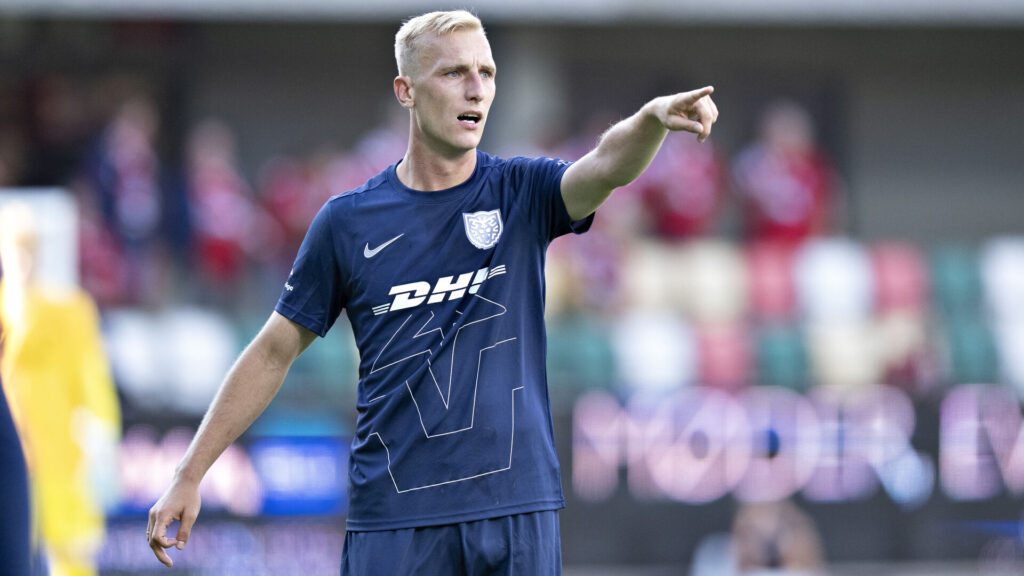 Tobias Salquist peger