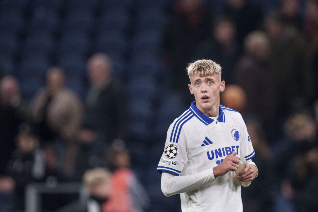 Viktor Dadason med en vandflaske i hånden.