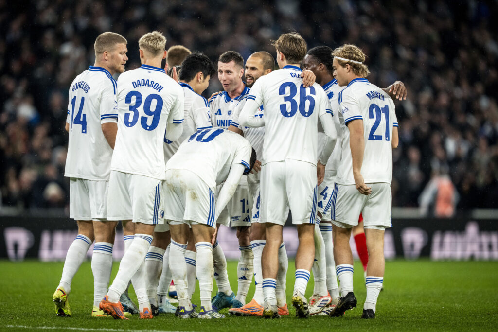 FCK-spillerne jubler i en rundkreds