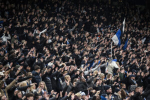 En masse FCK-fans jubler