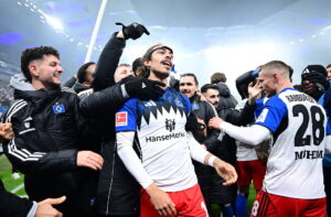 Yussuf Poulsen fejrer en scoring med sine Hamburger SV-holdkammerater