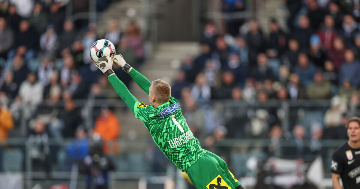 ‘Futte’ passerer ‘Gribben’ i Sturm Graz-nedtur Foto: Rainer/AP/Ritzau Scanpix