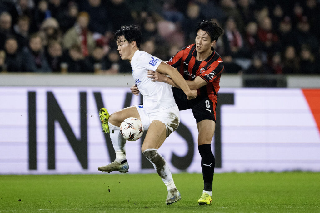 Lee Han-beom i aktion mod Genk.