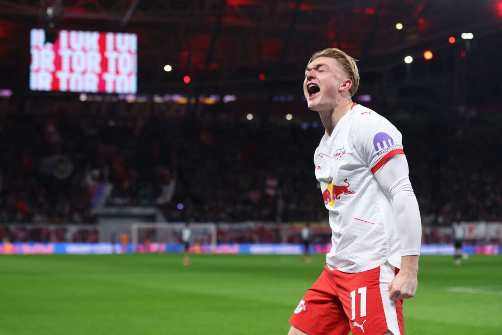 Conrad Harder fejrer en scoring for RB Leipzig